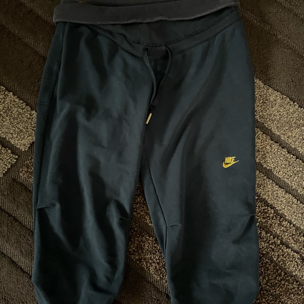 Nike workout capri size M